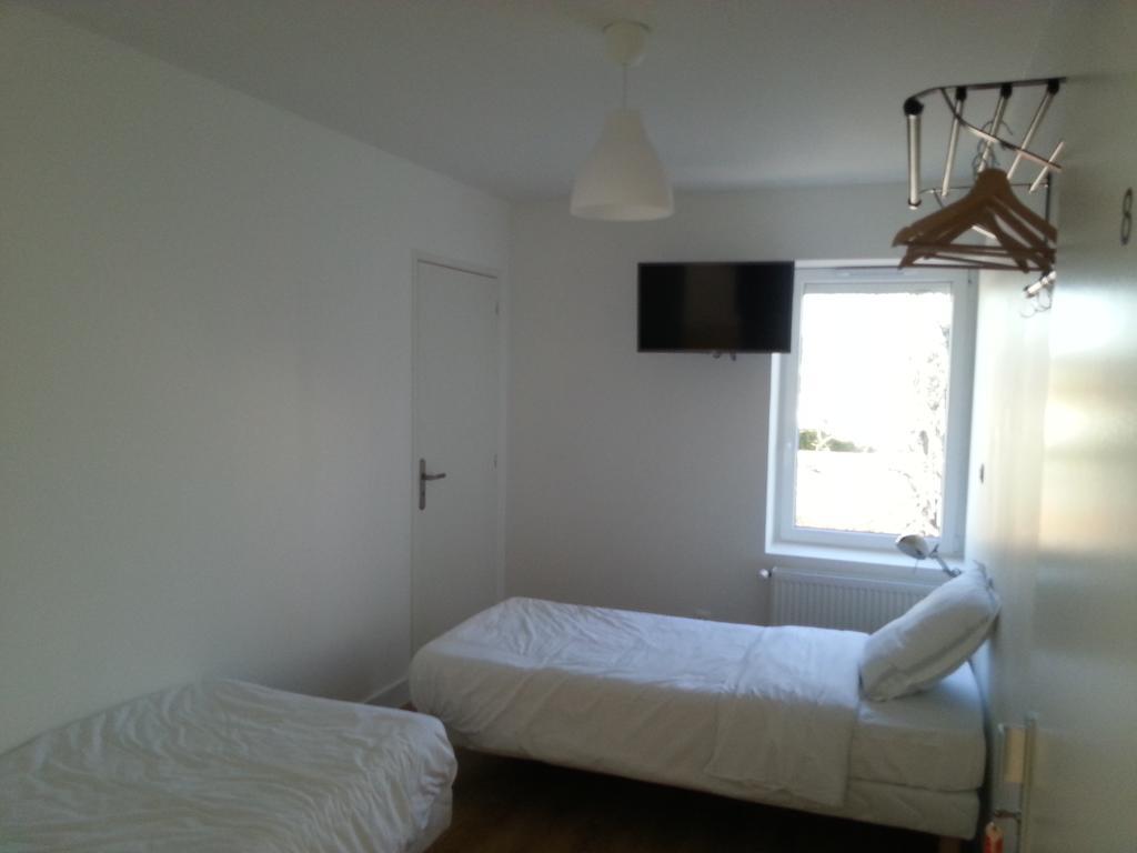 Bull'It Hotel Saint-Genis-Laval Ruang foto