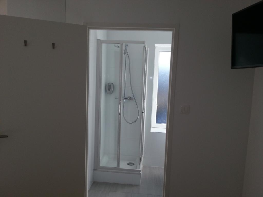 Bull'It Hotel Saint-Genis-Laval Bagian luar foto