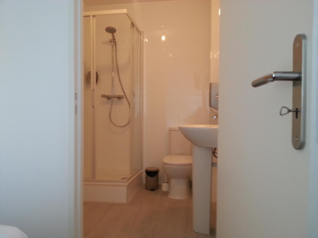 Bull'It Hotel Saint-Genis-Laval Ruang foto